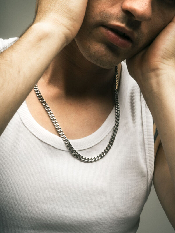 Alternative view of Genten - Cadena cubana plateada