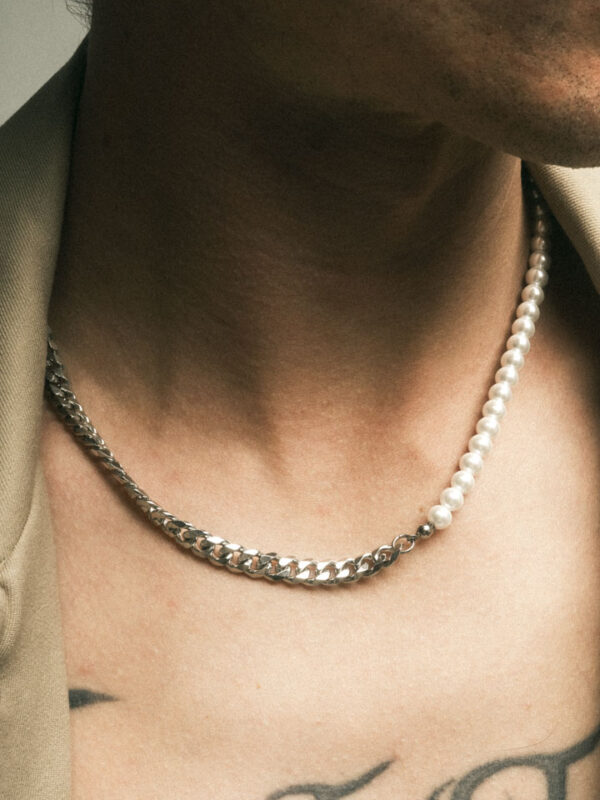 Hagikari - Collar de perlas y cadena cubana plateada